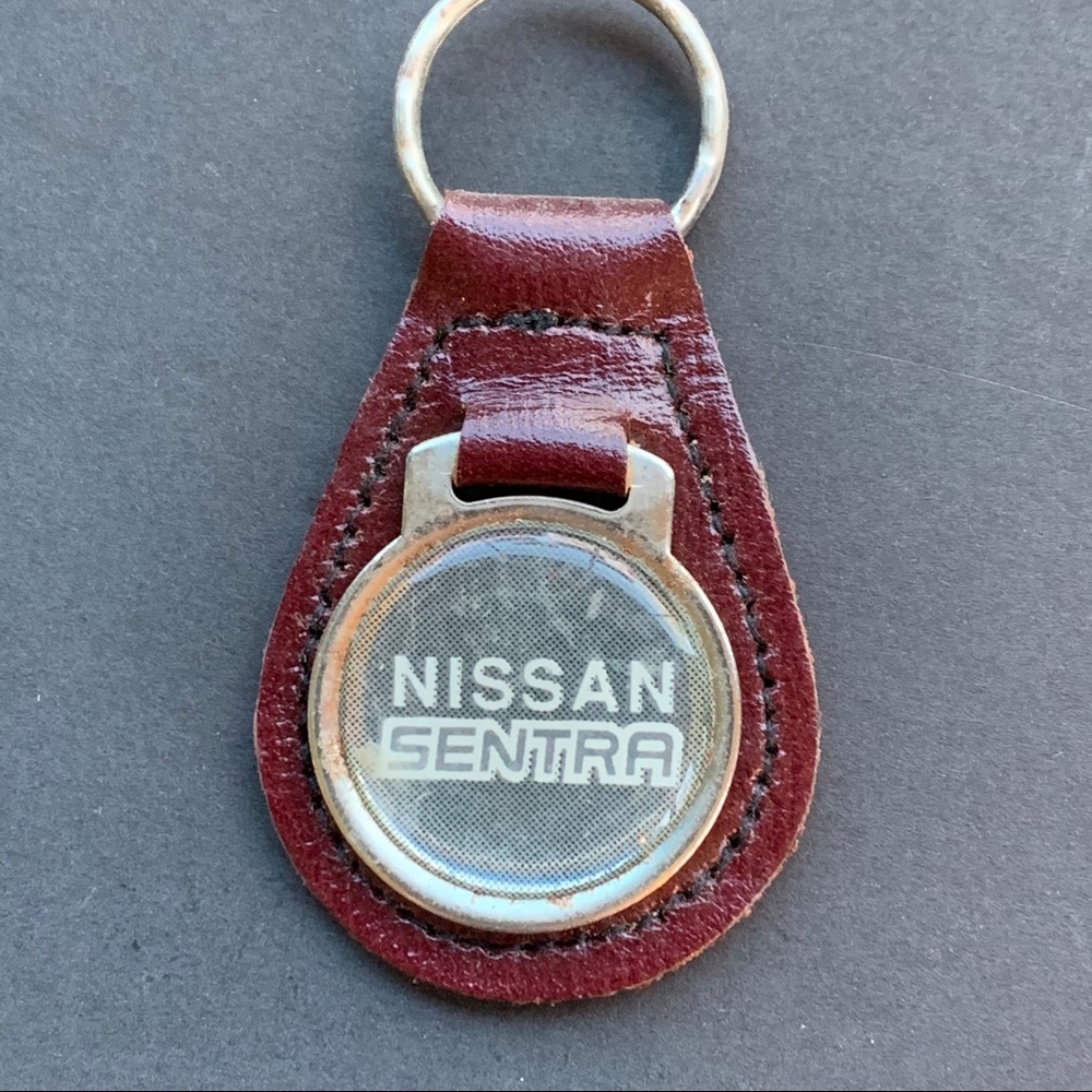 NISSAN SENTRA🎄Vintage Keychain
